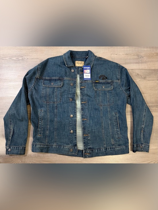 Wrangler Other - *NEW* Wrangler X Colosseum Iowa Hawkeyes Wrangler Button-Up Denim Jacket Size XL